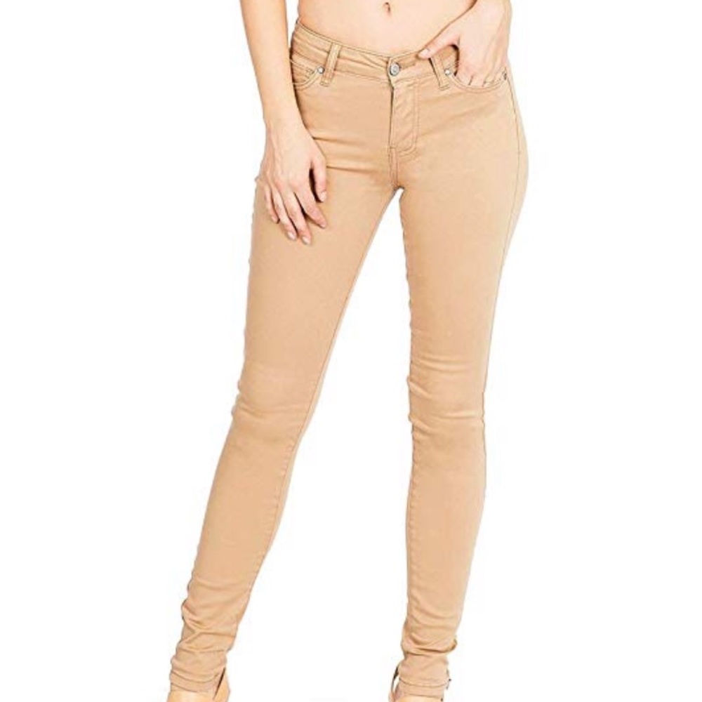 💕Mid rise tan colored skinnys💕